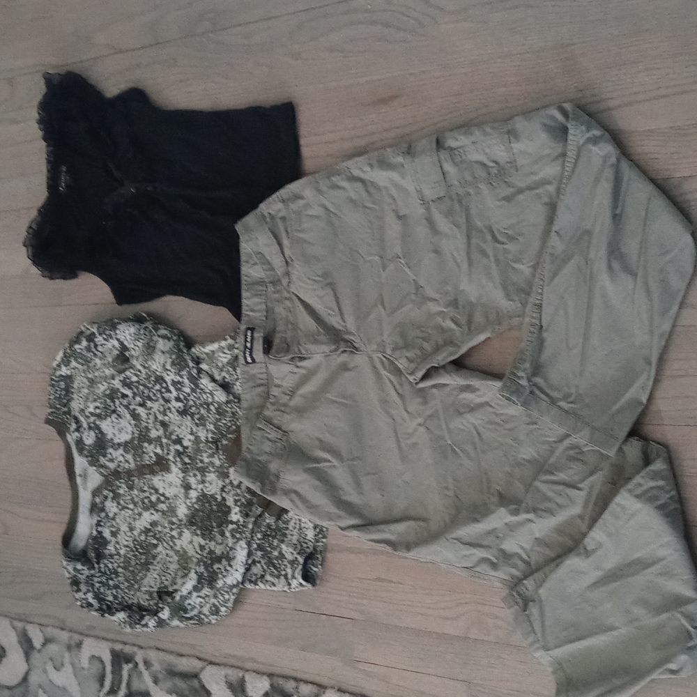 3 items. 1Dkny cargo capris what a deal sz 12.green henly top.blank top - Picture 1 of 15